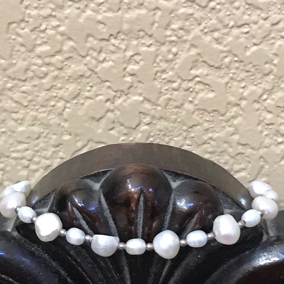 EUC! FAUX PEARL AND HEART BRACELET - Picture 3 of 5
